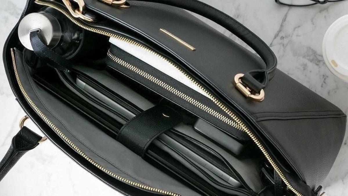 THE SURPRISING BENEFITS OF HAVING AN ORGANIZED HANDBAG… AND HOW TO DO IT!